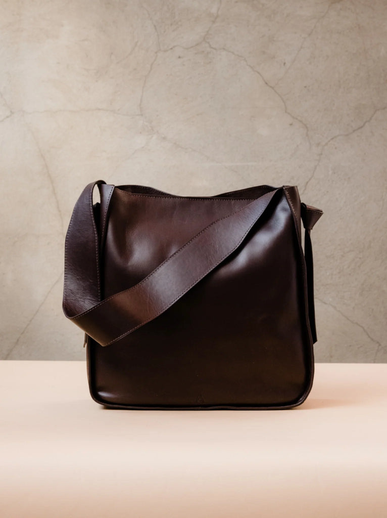 addison knotted tote: chocolate brown
